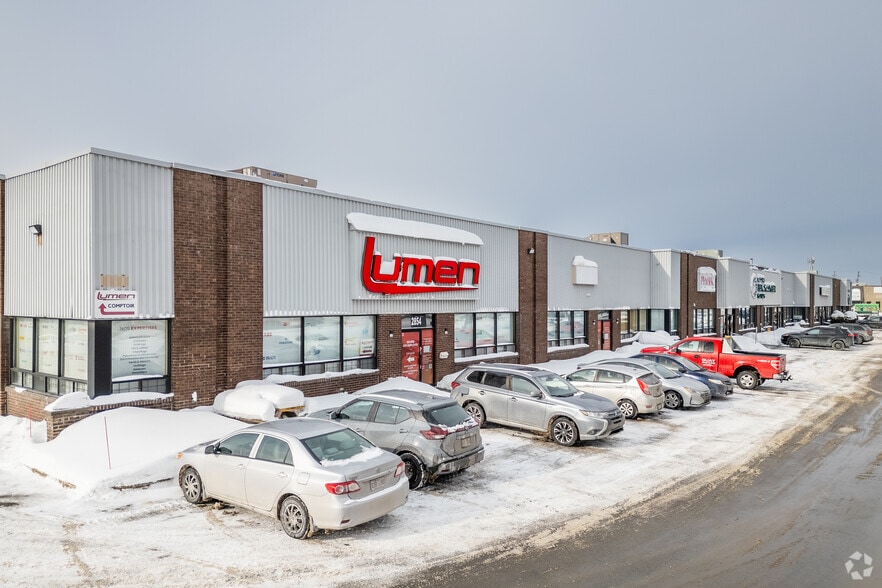 Primary Photo Of 2854-2870 Boul Industriel, Laval Showroom For Lease