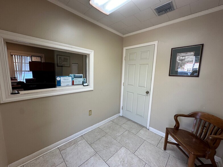 More Photos Of 1405 Moss St, Lafayette Office For Sale