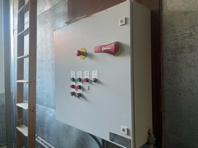 More Photos Of 2117 NE Oregon St, Portland Showroom For Lease