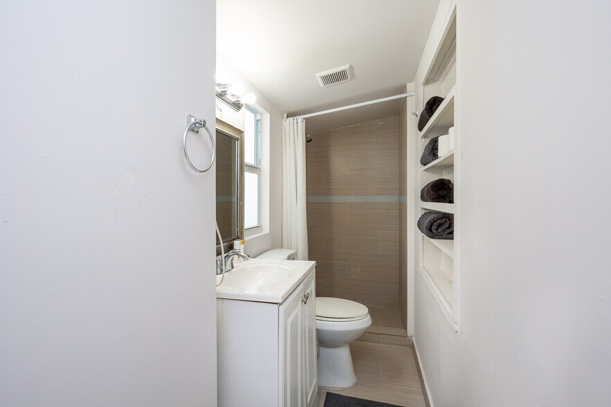 More Photos Of 345 Monroe St, Hollywood Apartments For Sale