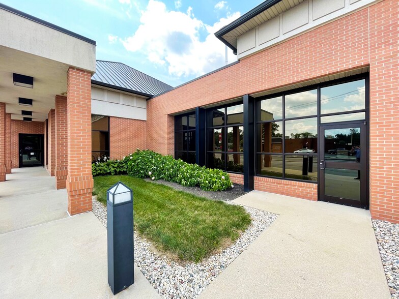 More Photos Of 2700 W Jackson St, Muncie Bank For Sale