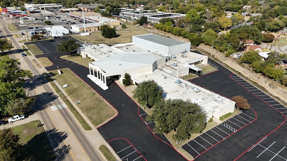 More Photos Of 6801 Meadowbrook Dr, Fort Worth Specialty For Sale