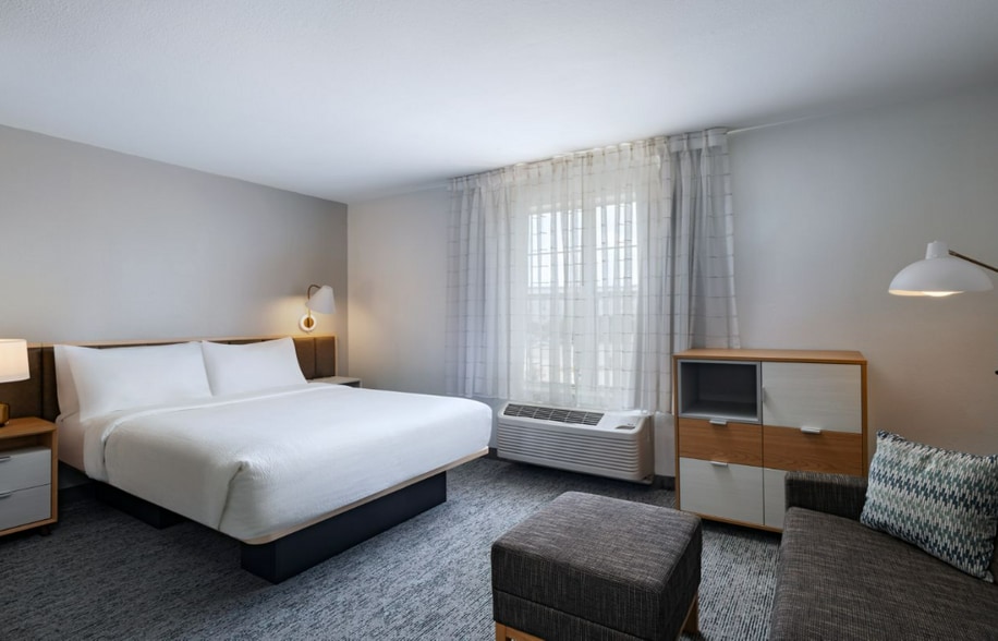 More Photos Of 1300 University Dr E, College Station Hotel For Sale