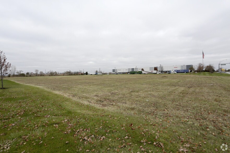 More Photos Of 140 E Crossroads Pky, Bolingbrook Land For Sale