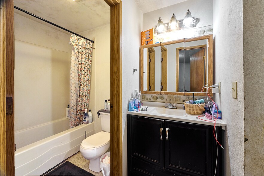 More Photos Of 880 N Pershing St, Mount Angel Apartments For Sale
