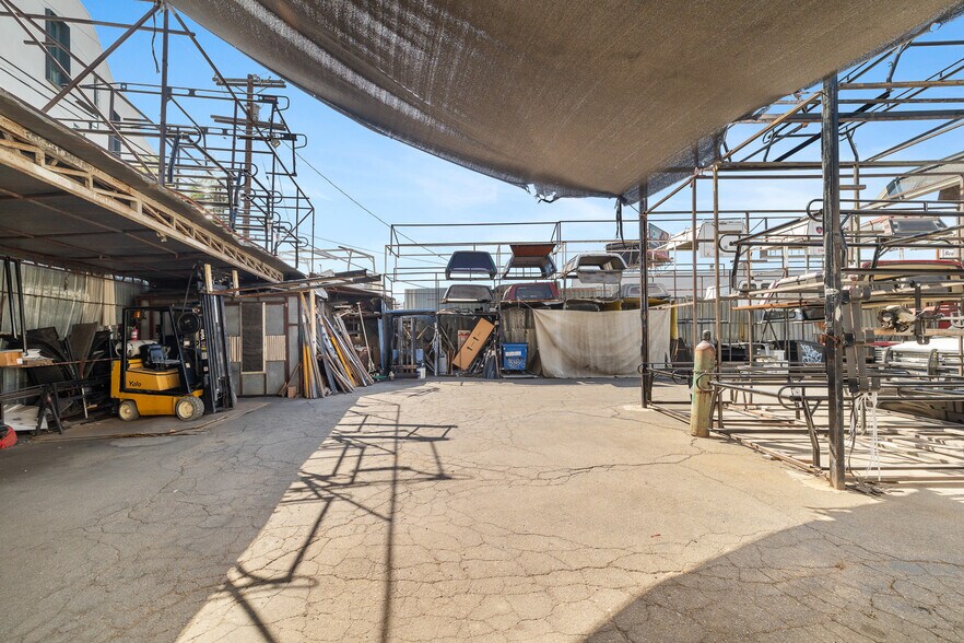 More Photos Of 8744 Sepulveda Blvd, North Hills General Retail For Sale