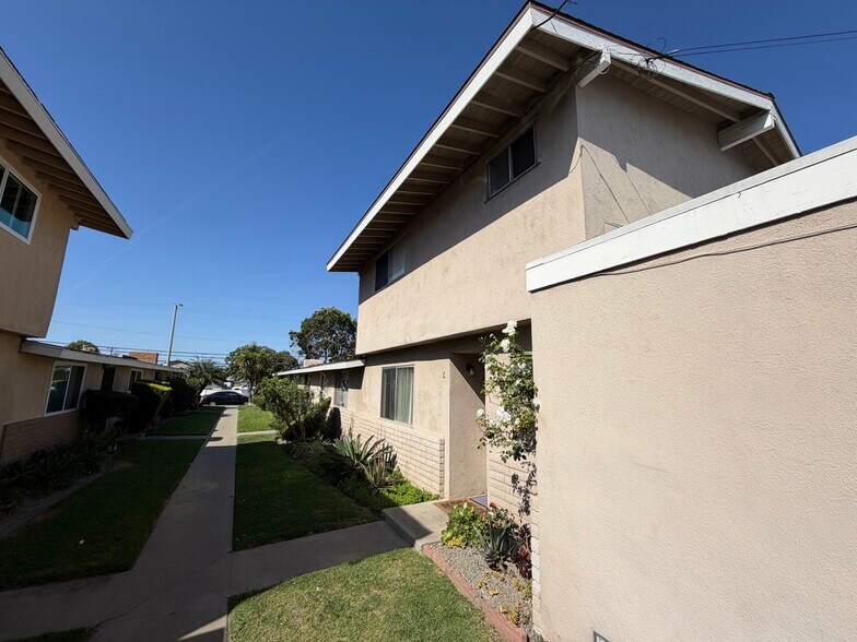More Photos Of 1383 Baker St, Costa Mesa Apartments For Sale