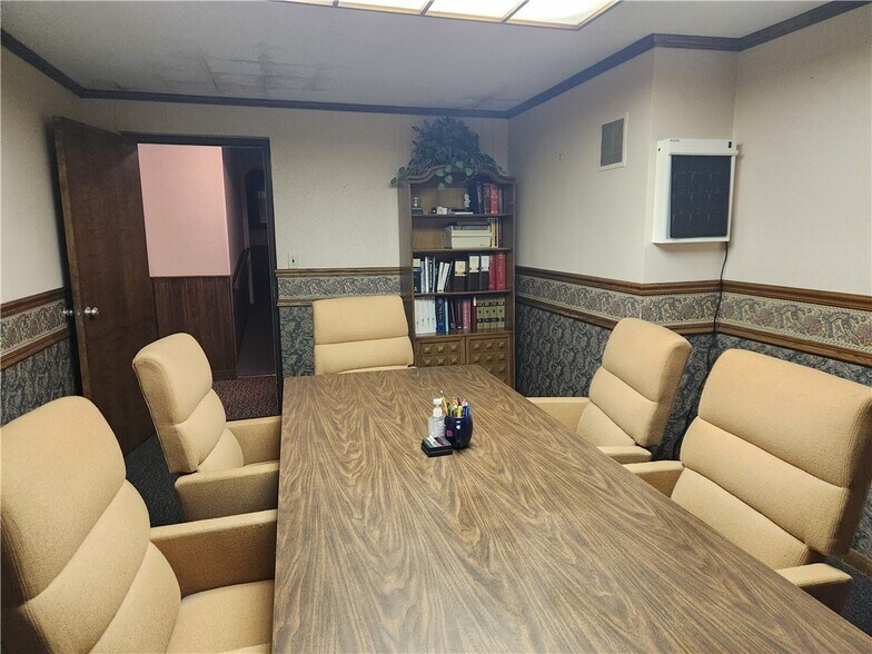 More Photos Of 104 Main St, Black River Falls Flex For Sale