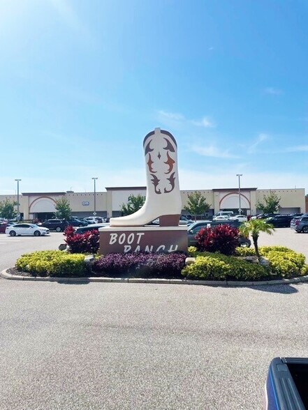 More Photos Of 246-900 E Lake Rd S, Palm Harbor General Retail For Lease