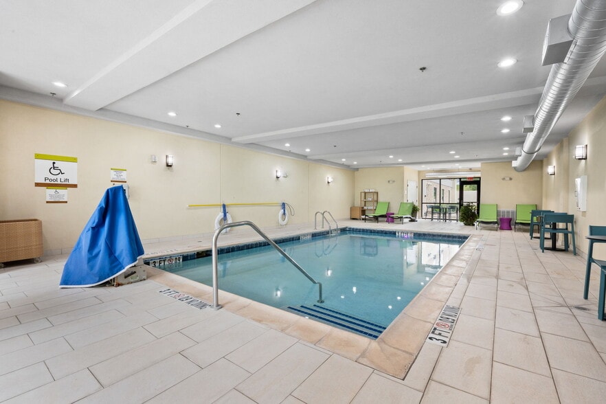 More Photos Of 5401 SW Loop 820, Fort Worth Hotel For Sale