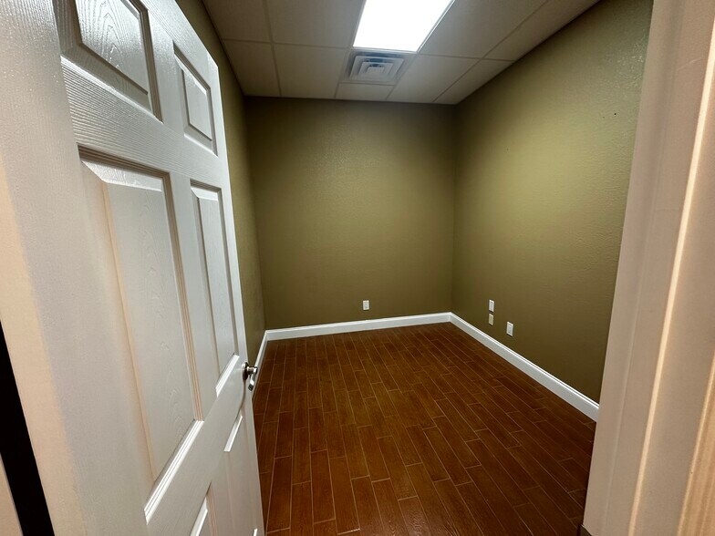 More Photos Of 2303 58th Ave E, Bradenton Light Manufacturing For Lease