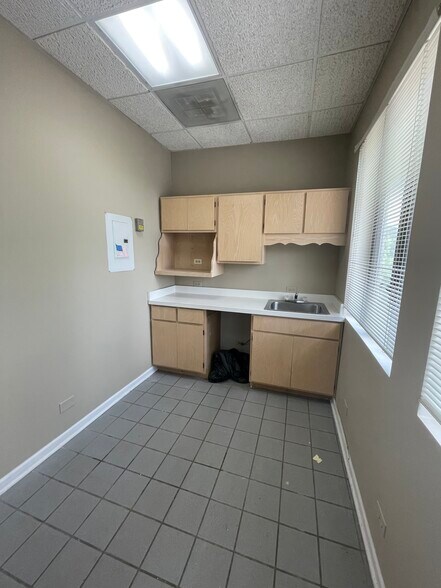 More Photos Of 1999 W 75th St, Woodridge Medical For Lease