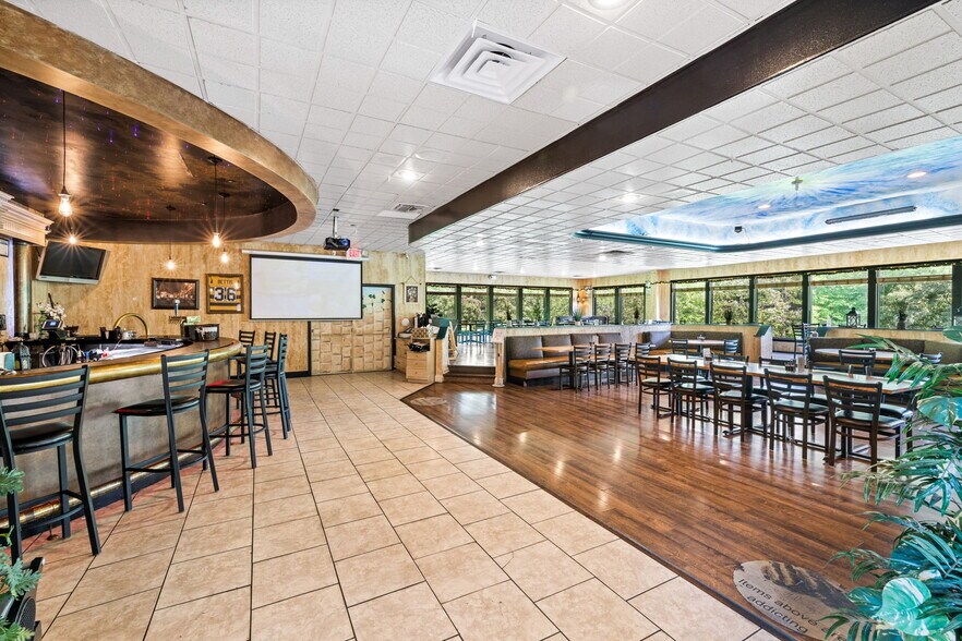 More Photos Of 2001 E Washington St, New Castle Restaurant For Sale