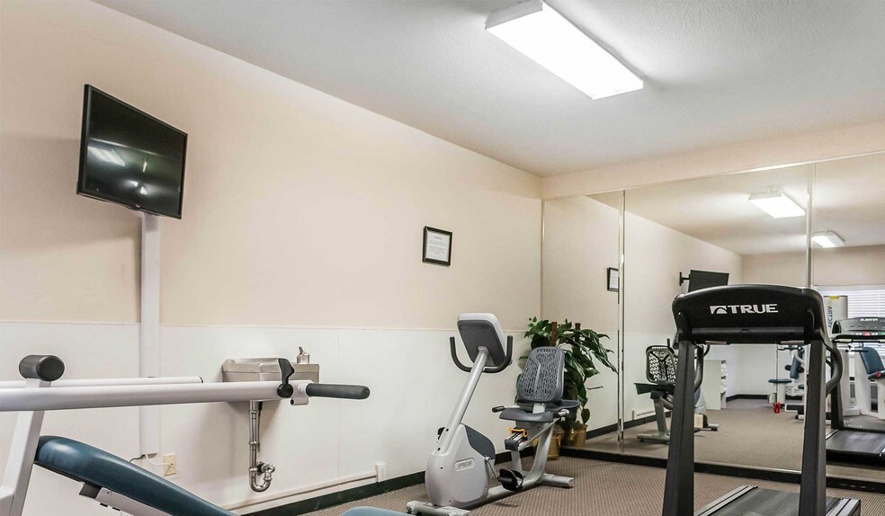 More Photos Of 6100 Iliff Rd NW, Albuquerque Hotel For Sale