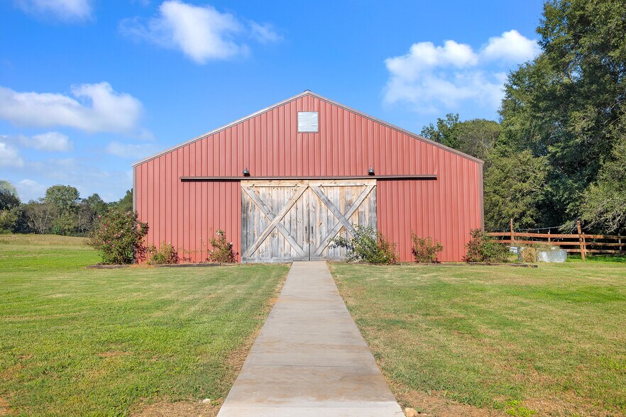 More Photos Of 80 S Sauty Rd, Guntersville Lodge Meeting Hall For Sale