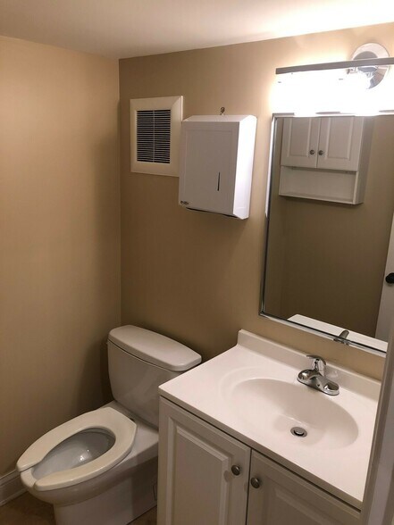 More Photos Of 1725 N Burling St, Chicago Loft Creative Space For Sale