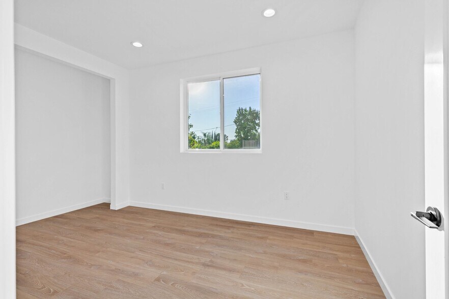 More Photos Of 6842 Cedros Ave, Van Nuys Apartments For Sale