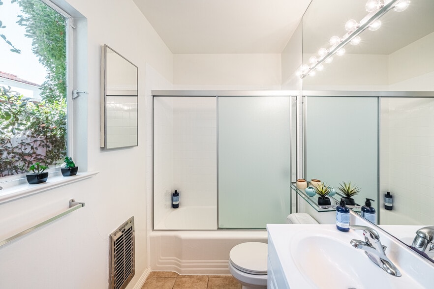 More Photos Of 914 20Th St, Santa Monica Apartments For Sale