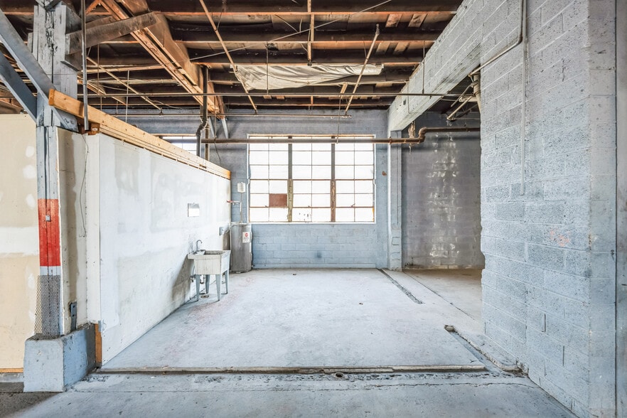 More Photos Of 1815 Sullivan St, Greensboro Warehouse For Lease