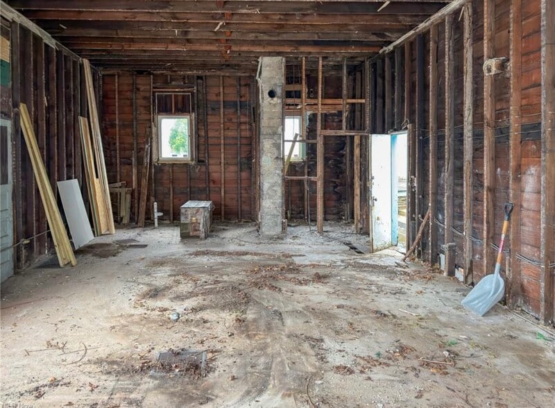 More Photos Of 8301 Lake Ave, Cleveland Flex For Sale