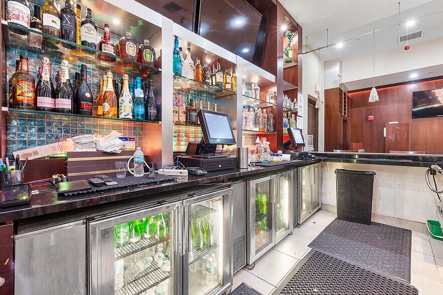 More Photos Of 401 W Atlantic Ave, Delray Beach Storefront Retail Office For Sale