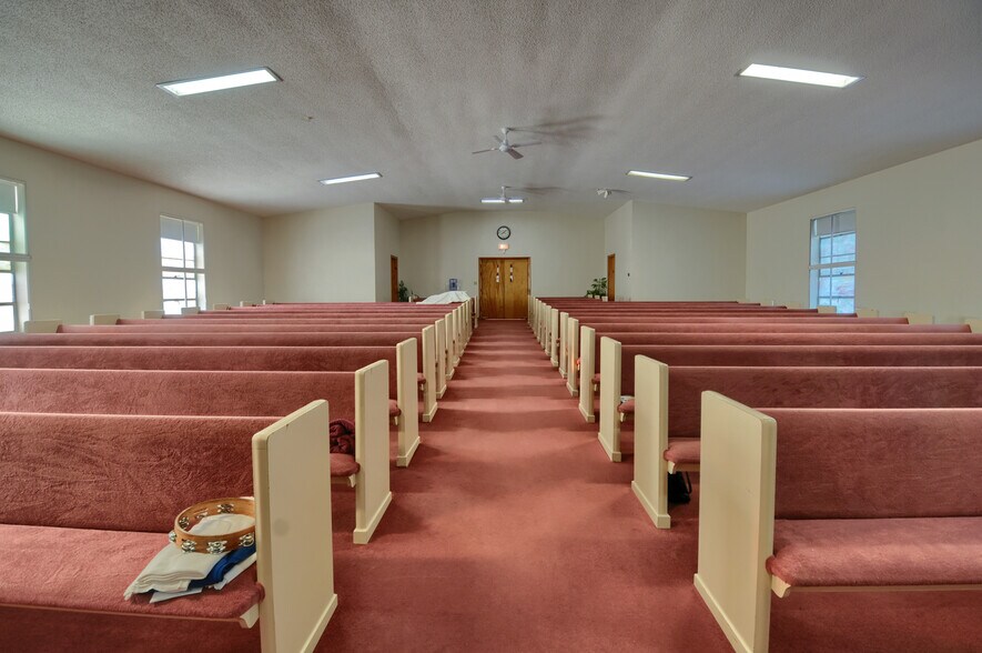 More Photos Of 3306 Lippincott Blvd, Burton Specialty For Sale