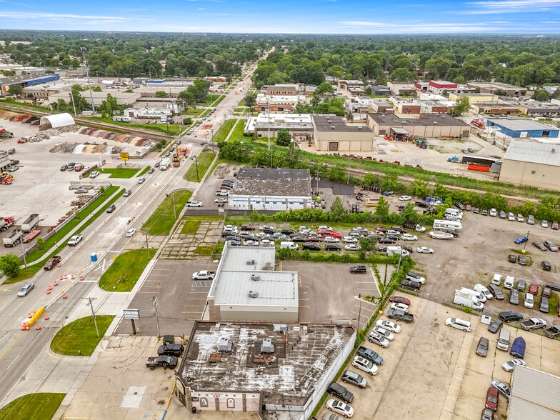 More Photos Of 16775-16777 E 13 Mile Rd, Fraser Unknown For Lease