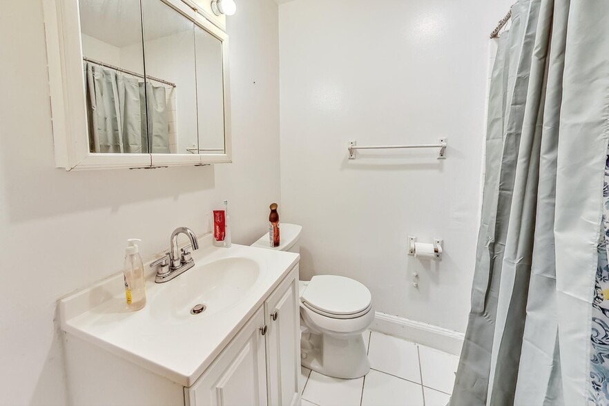 More Photos Of 3814 N Clark St, Chicago Storefront Retail Residential For Sale