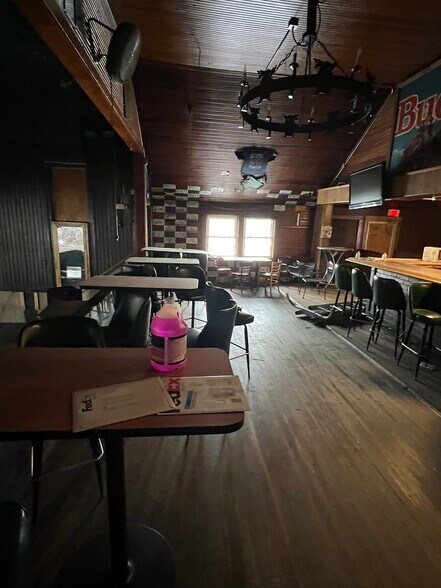 More Photos Of 100 E Grove St, Poplar Grove Freestanding For Lease