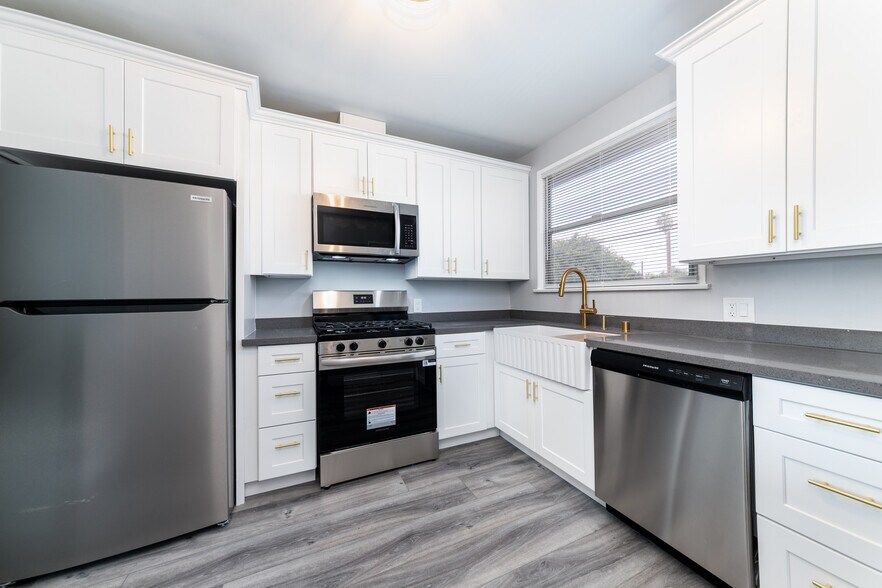 More Photos Of 5444 Colfax Ave, Valley Village Apartments For Sale