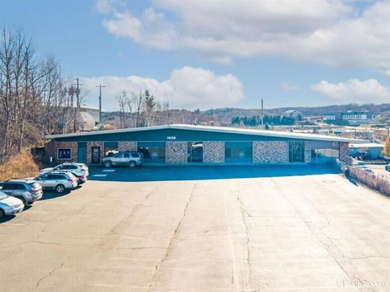 Primary Photo Of 1009 W Ridge St, Marquette Office For Sale