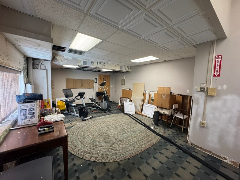 More Photos Of 1583 Niagara St, Buffalo Freestanding For Sale