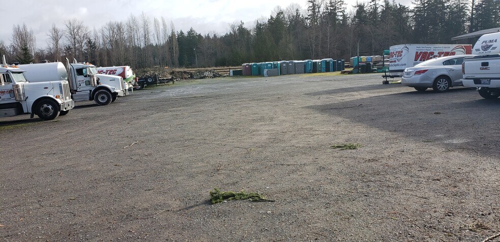 More Photos Of 10404 229th St E, Graham Flex For Lease