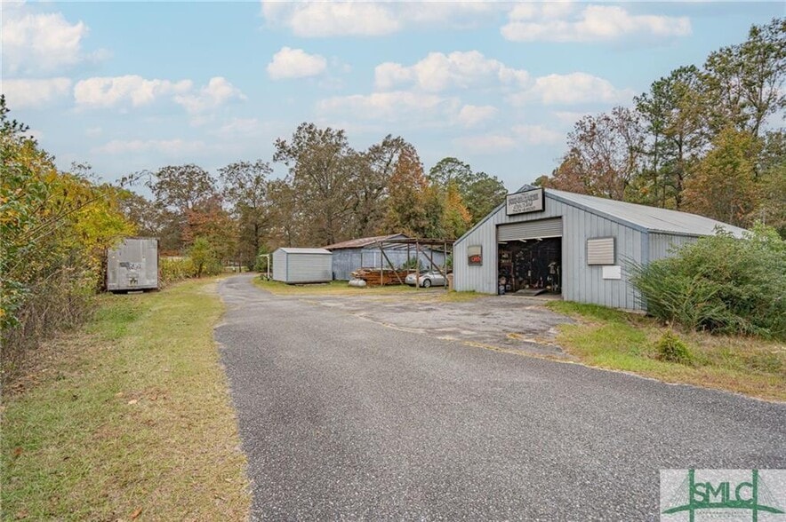 More Photos Of 895 W Highway 80, Eden General Retail For Sale