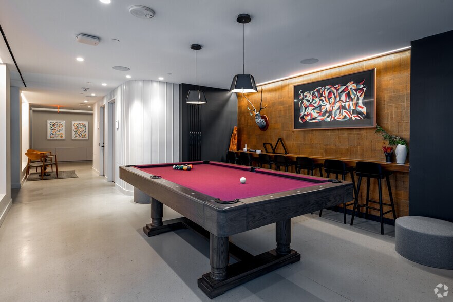 More Photos Of 75 Rockefeller Plaza, New York Office For Sale