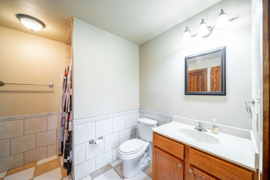 More Photos Of 1609 N Hill St, Three Rivers Apartments For Sale