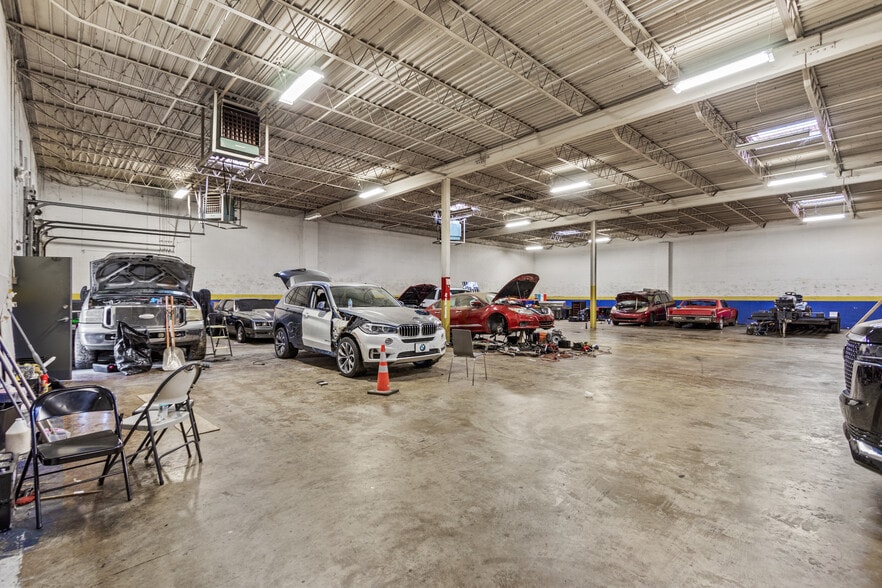 More Photos Of 1862 LATHAM St, Memphis Warehouse For Sale