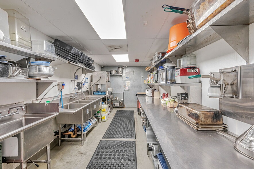 More Photos Of 621-655 Del Ganado Rd, San Rafael Storefront For Sale