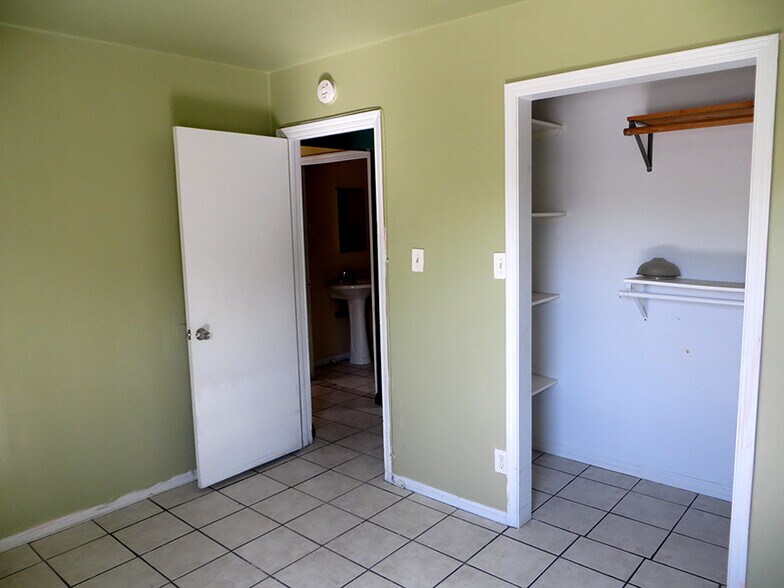 More Photos Of 5436 S Broadway, Los Angeles Storefront For Sale