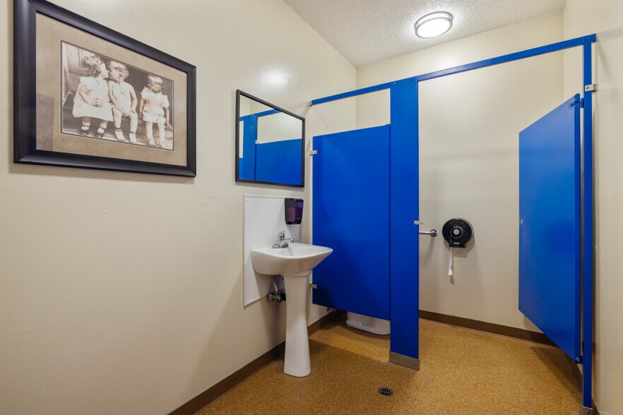 More Photos Of 2126 Broadway st, Malin Sports And Entertainment For Sale