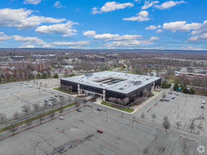 More Photos Of 5 Wood Hollow Rd, Parsippany Office For Lease