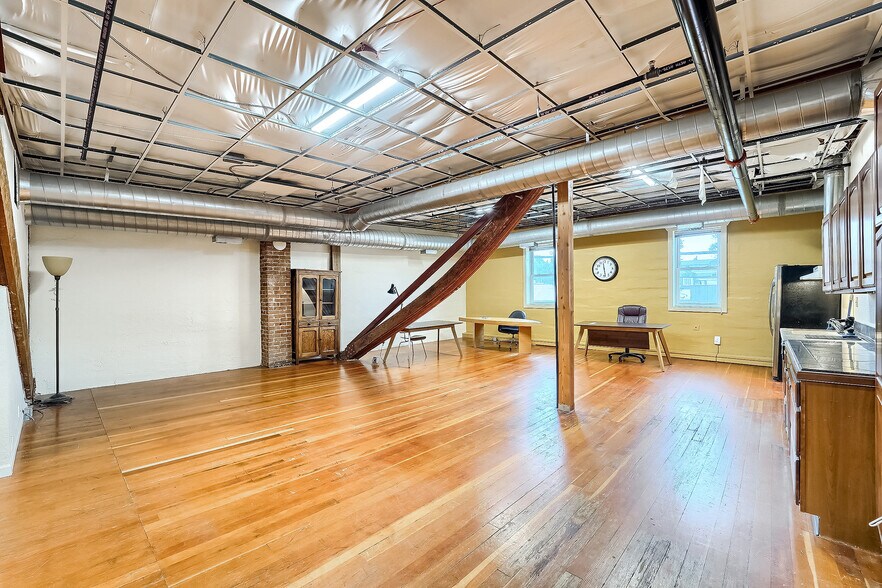 More Photos Of 611 2nd Ave, Longmont Showroom For Sale