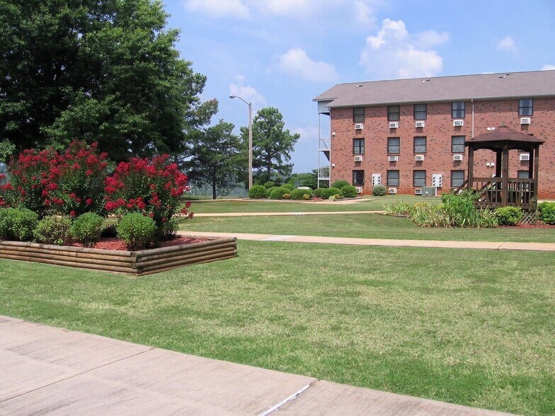 More Photos Of 100 Village Sq, Russellville Apartments For Sale