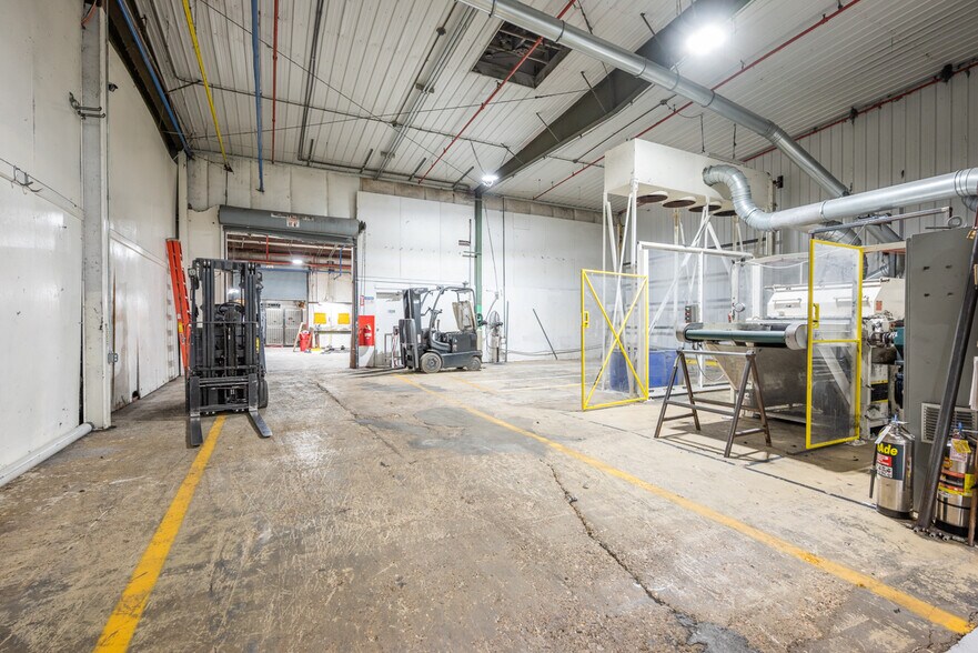 More Photos Of 221 Fabritek Dr, Columbus Manufacturing For Sale