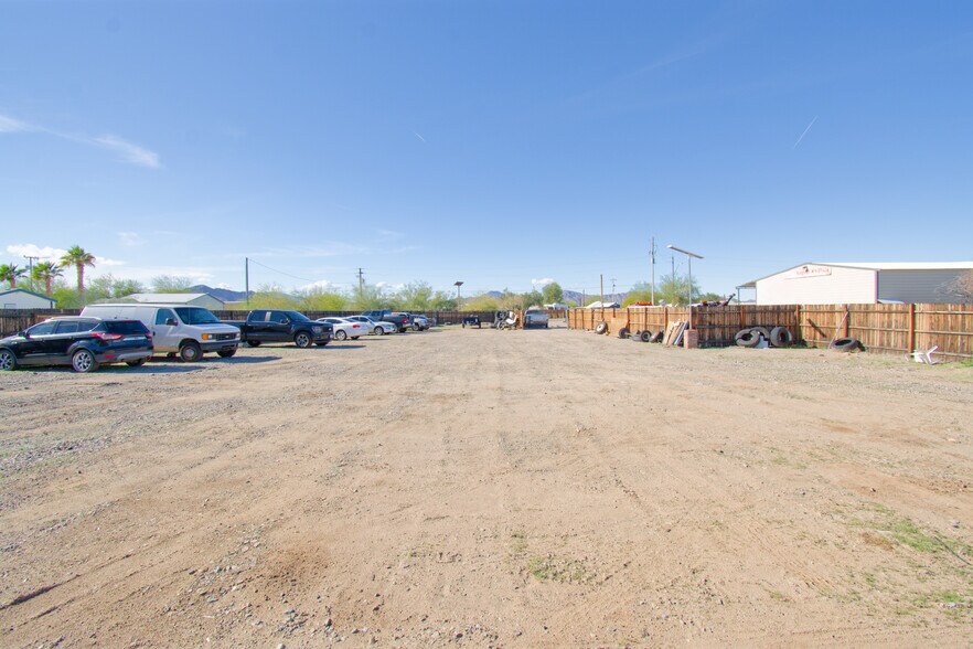 More Photos Of 77 Plymouth Ave, Quartzsite Service For Sale