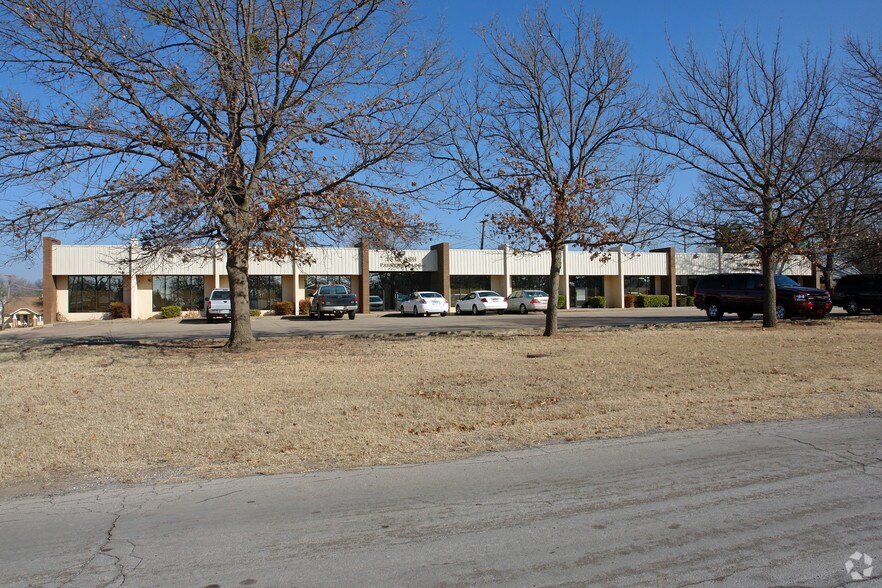 More Photos Of 1309-1313 W Ash Ave, Duncan Office For Sale