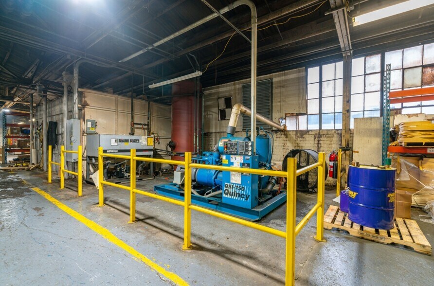 More Photos Of 621 Dana St NE, Warren Manufacturing For Lease