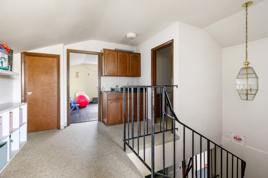 More Photos Of 35 SE Ely St, Oak Harbor Office For Sale