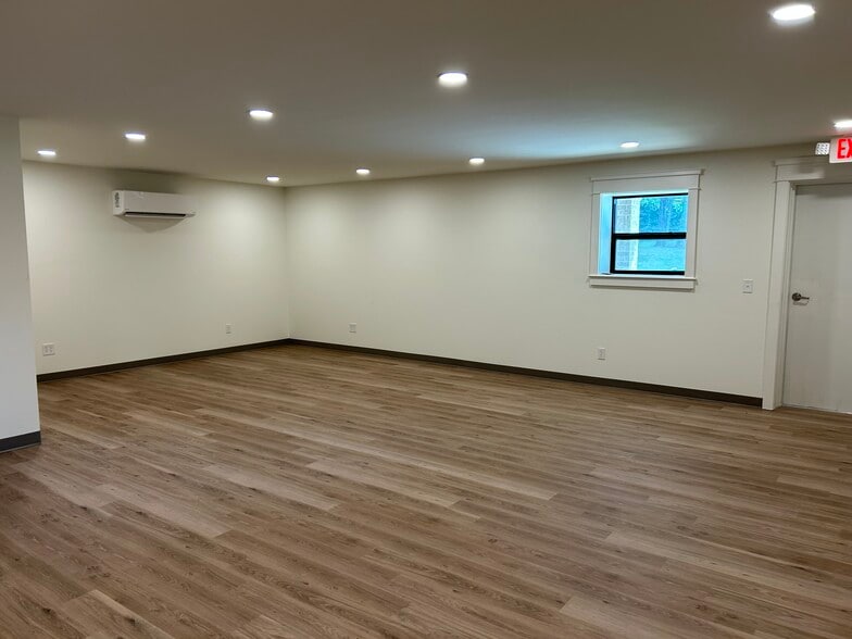 More Photos Of 1181 Fairground Rd, Madison Service For Lease