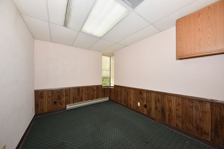 More Photos Of 7400 W Brown Deer Rd, Milwaukee Office For Sale